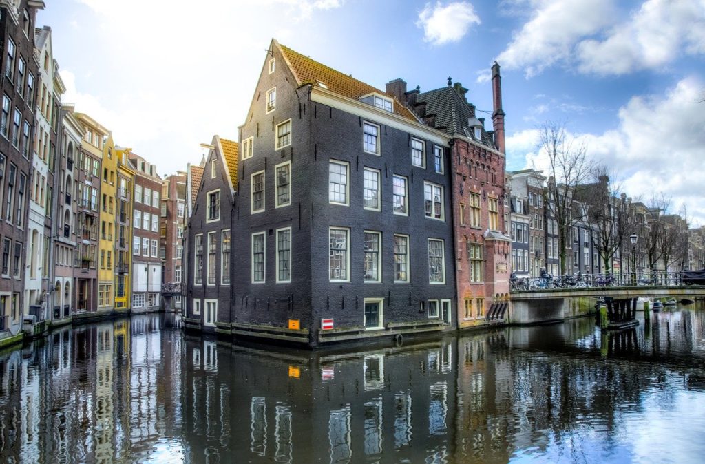 Amsterdam - Day trips from Paris - email address