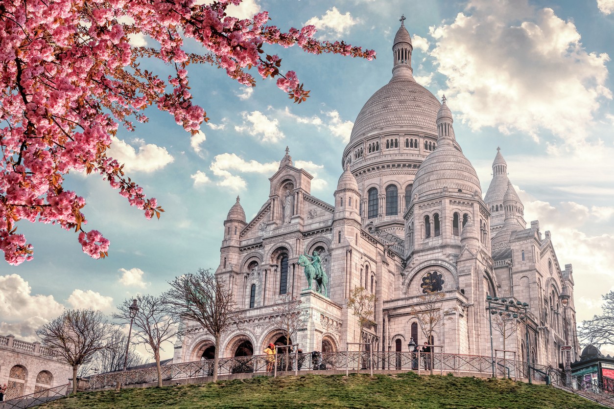 Sacre Coeur in Montmartre - Paris Experiences