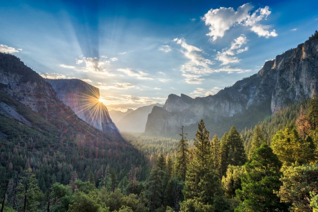 Tunnel View Sunrise - Things to see in Yosemite